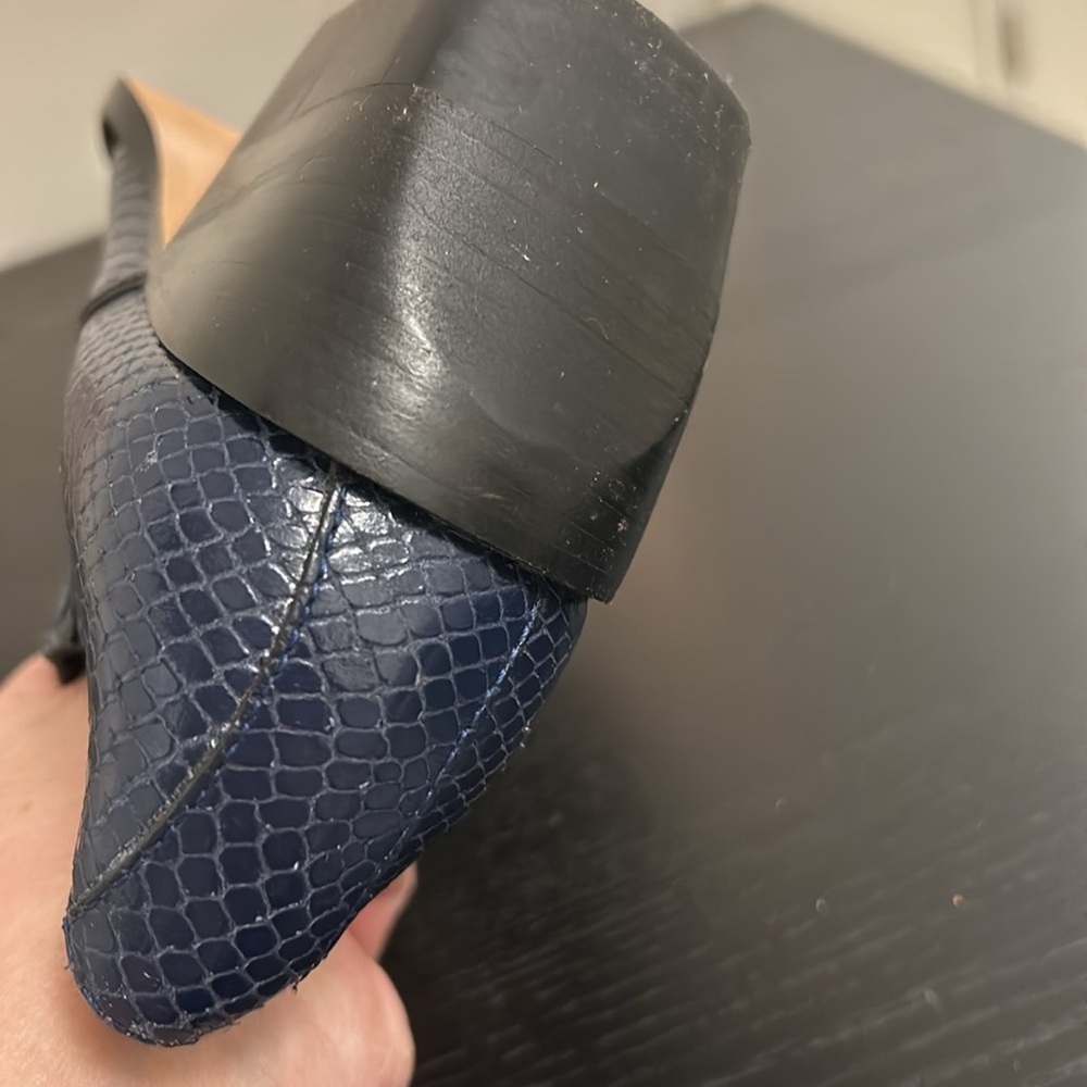 Chloe Elegant Blue Textured Shoes - Picture 9 of 15
